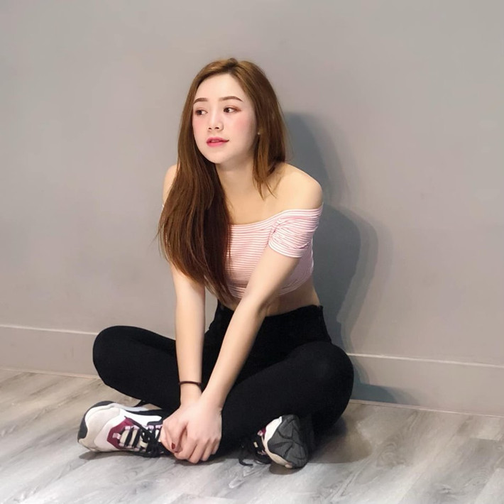 Sở hữu tạng người dễ tăng cân, mà theo như nữ diễn viên sinh năm 1995 này nhận xét cô là người “có hít không khí cũng béo” nên việc kiểm soát cân nặng thực sự nan giải.