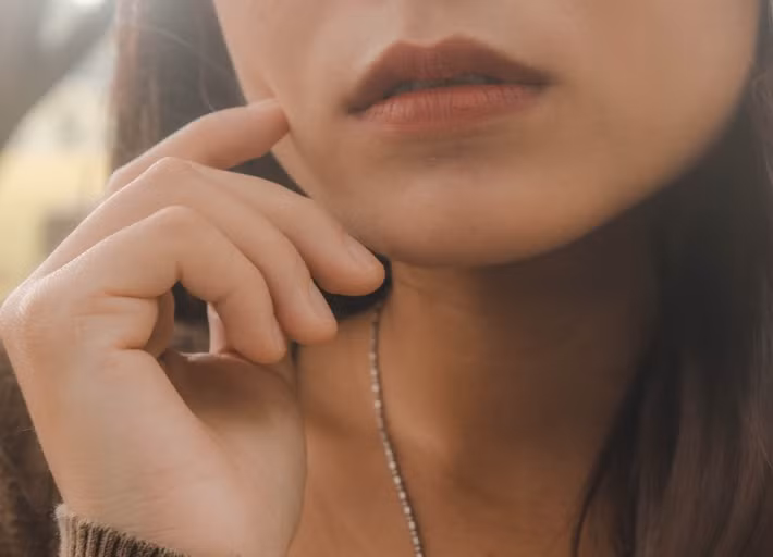 Da phụ nữ rất nhạy cảm: Thông thường, da của phụ nữ mỏng hơn 25% so với da của đàn ông khiến nó nhạy cảm hơn rất nhiều khi chạm vào và các loại kích thích khác.