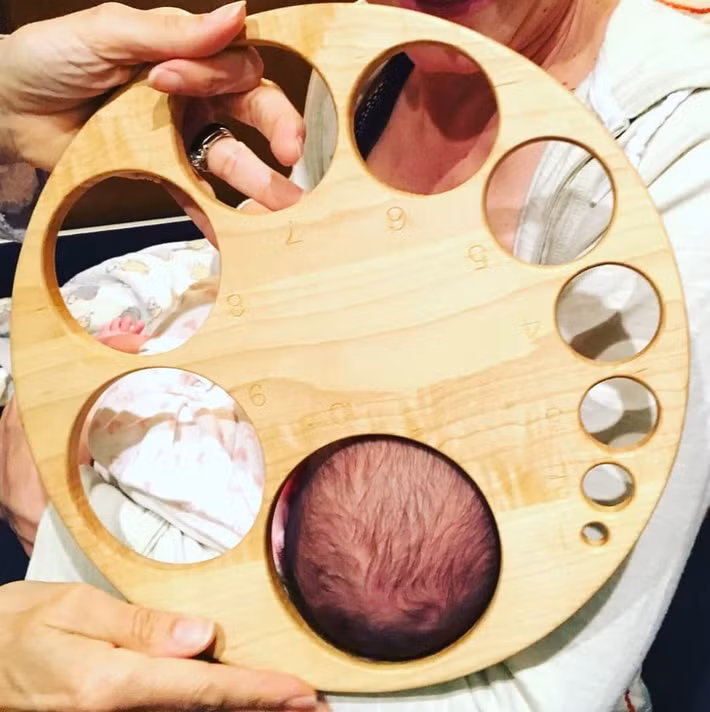  Cơ thể phụ nữ biến đổi mạnh mẽ trong khi sinh: Sinh con là một công việc thực sự khó khăn - bất kỳ người phụ nữ nào cũng có thể xác nhận điều này. Bên cạnh việc trải qua nỗi đau khủng khiếp, cơ thể người phụ nữ thường trải qua rất nhiều thay đổi khác nhau. Một trong số đó là giãn cổ tử cung.