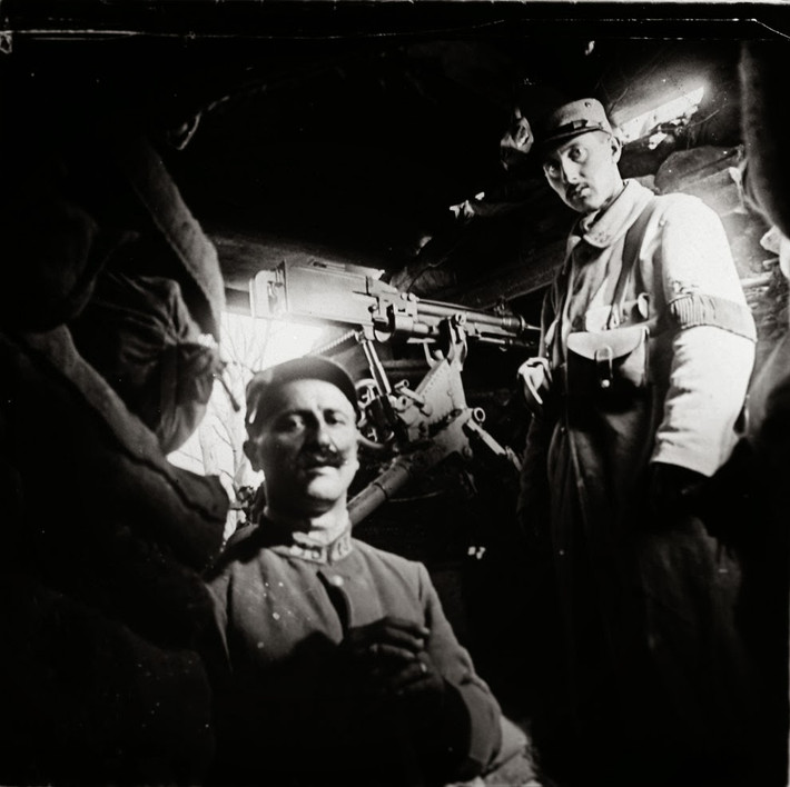 Nơi ở của binh sĩ Pháp tại chiến hào ở Apremont-la-Foret.