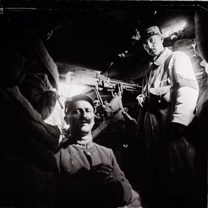 Nơi ở của binh sĩ Pháp tại chiến hào ở Apremont-la-Foret.