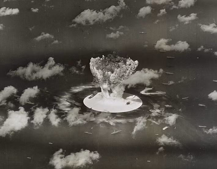 Trong số này, đáng chú ý là vụ thử quả bom nguyên tử mang tên Baker ở đảo san hô Bikini Atoll, Thái Bình Dương vào tháng 7/1946.