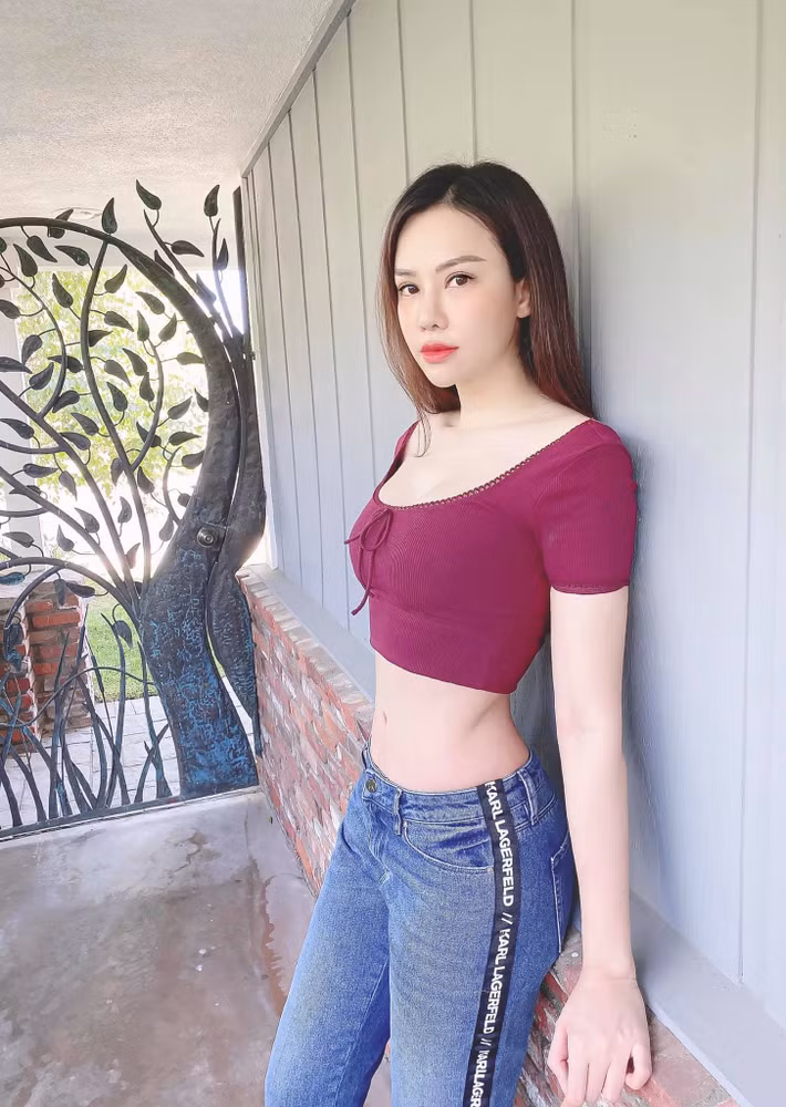 Đào Lan Phương ăn mặc gợi cảm và quyến rũ không thua kém bất cứ mỹ nhân showbiz nào.