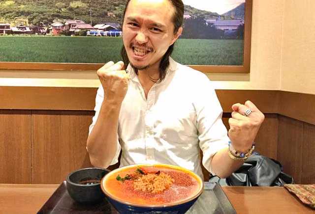 Mì cay cấp độ 100: Mặc dù phong trào mỳ cay nhiều cấp độ không thịnh hành tại Nhật nhưng nơi này lại khiến cho tất cả mọi người đều sửng sốt khi có một món mỳ udon cay cấp độ 100. Món mỳ này nằm trong Marugame udon, đây là chuỗi nhà hàng mỳ nổi tiếng nhất ở Nhật Bản.