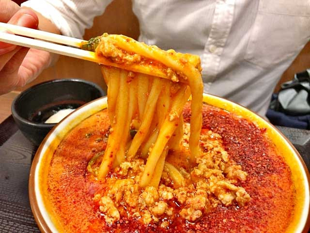 Nếu thực khách gọi món Kara Kara Kara Kara Kara Kara Kara Tantan Udon thì hãy chuẩn bị tinh thần là nó cay gấp 100 lần so với những món mỳ thông thường.