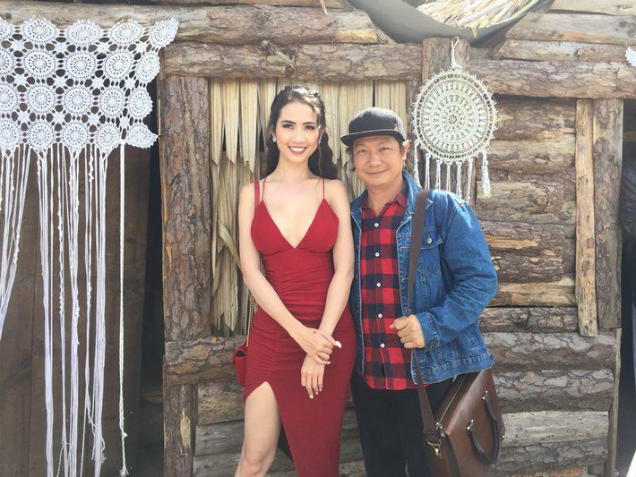 Ngoài đời, nữ diễn viên sinh năm 1990 cũng gây ấn tượng với gu thời trang gợi cảm, táo bạo.