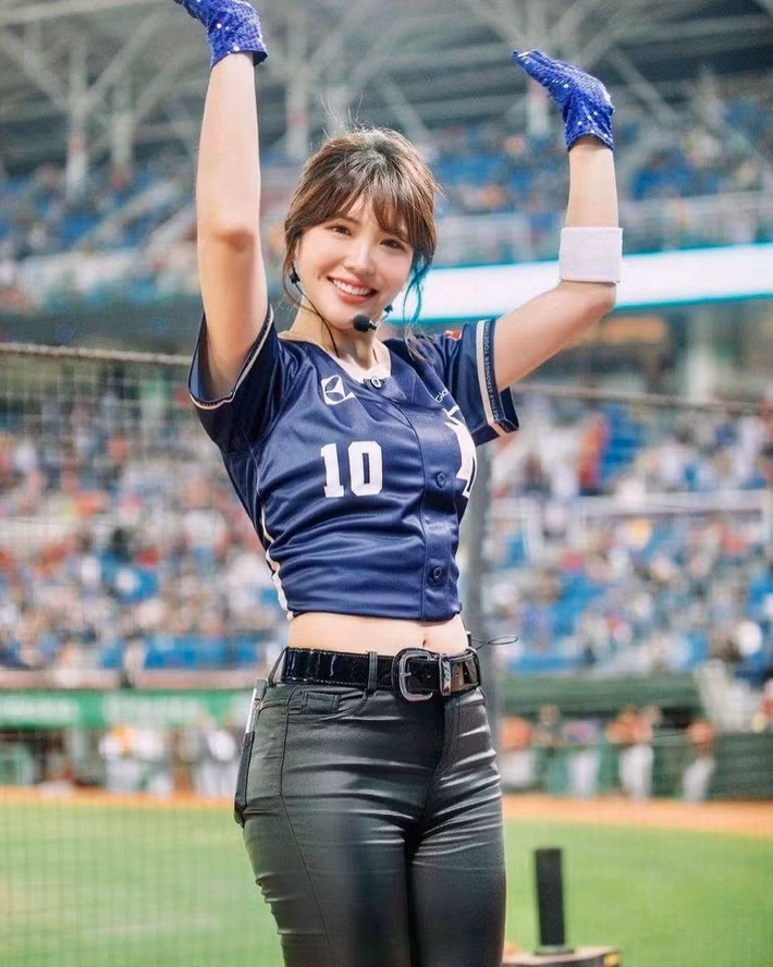 Hot girl Ula Shen sở hữu đôi mắt cười dễ thương, dáng người cao ráo, săn chắc, là một trong những nữ thần thể thao nổi tiếng nhất Đài Loan.