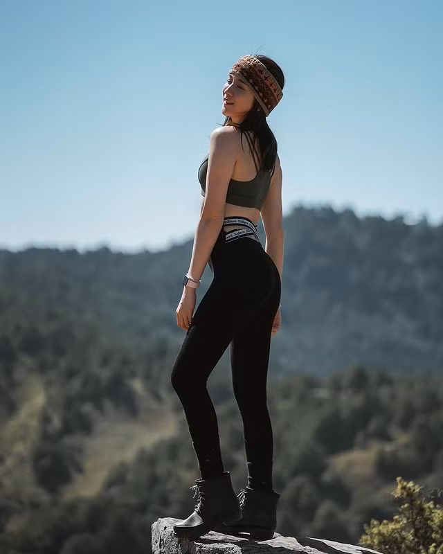 Sau khi cuốn sách ảnh được tung ra, rất nhiều người hâm mộ của Trúc Trúc không khỏi ngỡ ngàng. Họ không thể ngờ thần tượng của mình có thể táo bạo như vậy.