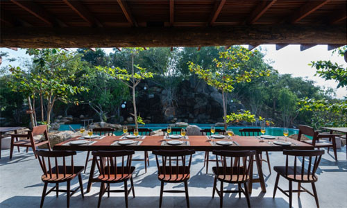 Tại The Cloud, thực khách có thể vừa thưởng thức đồ ăn và ngắm cảnh quan thiên nhiên tuyệt đẹp ngay trước mắt.