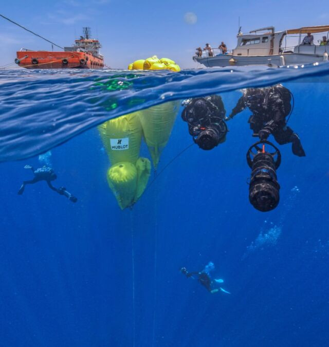 Các chuyên gia suy đoán dường như con tàu này chở hàng hóa đến Italy để bán cho những người giàu có.