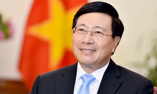 Ông sinh ngày 26/3/1959. Quê quán xã Liên Minh, huyện Vụ Bản, tỉnh Nam Định. Ông có trình độ cao cấp lý luận chính trị; Thạc sĩ Luật pháp và Ngoại giao.