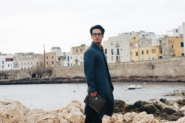 Anh được fan đặt biệt danh là người đàn ông lãng tử trong làng âm nhạc Việt Nam.