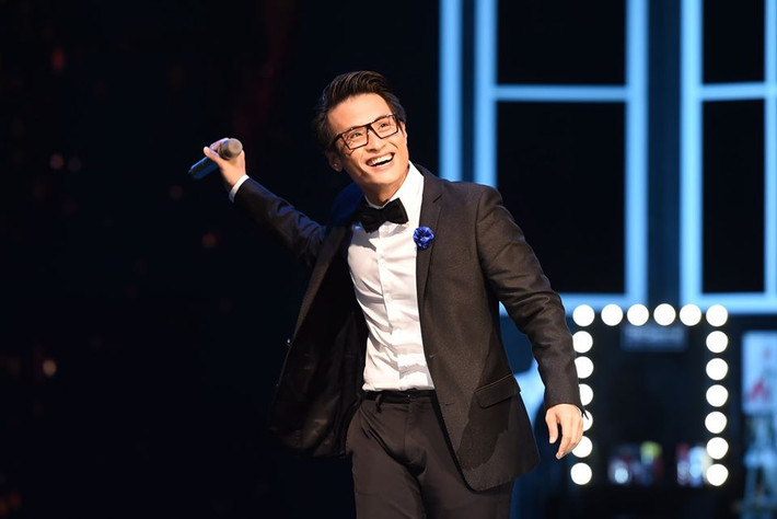 Sau hơn 10 năm ca hát, phong cách thời trang của chàng ca sĩ Hà thành vẫn duy trì được sự đẳng cấp.