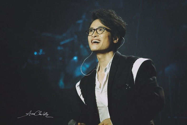 Hơn chục năm bước vào giới giải trí, Hà Anh Tuấn vẫn luôn được người hâm mộ bởi giọng ca nội lực cộng với gu thời trang lịch lãm, nam tính.