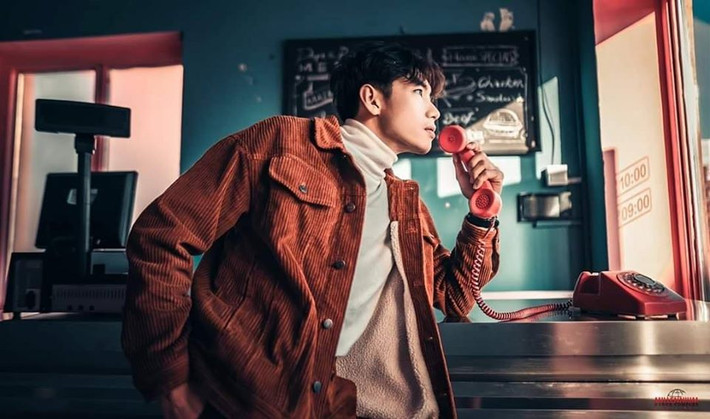 Chàng biên đạo múa hóa thân với hình tượng quý ông lịch lãm và không kém phần lãng tử.