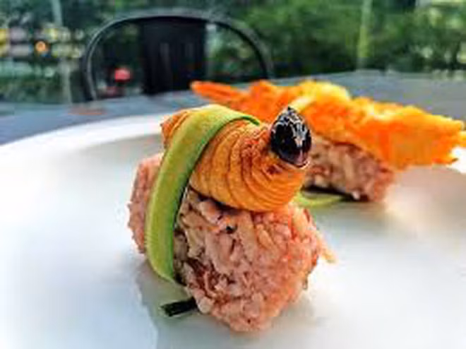 Thông thường, đuông dừa chỉ có thể sống từ 5-7 ngày sau khi ra khỏi môi trường tự nhiên. Do đó, nhà hàng D'Place Kinabalu mua 500 đuông dừa từ Kuala Penyu mỗi tuần và bán được khoảng 450 con trước khi chúng chết.