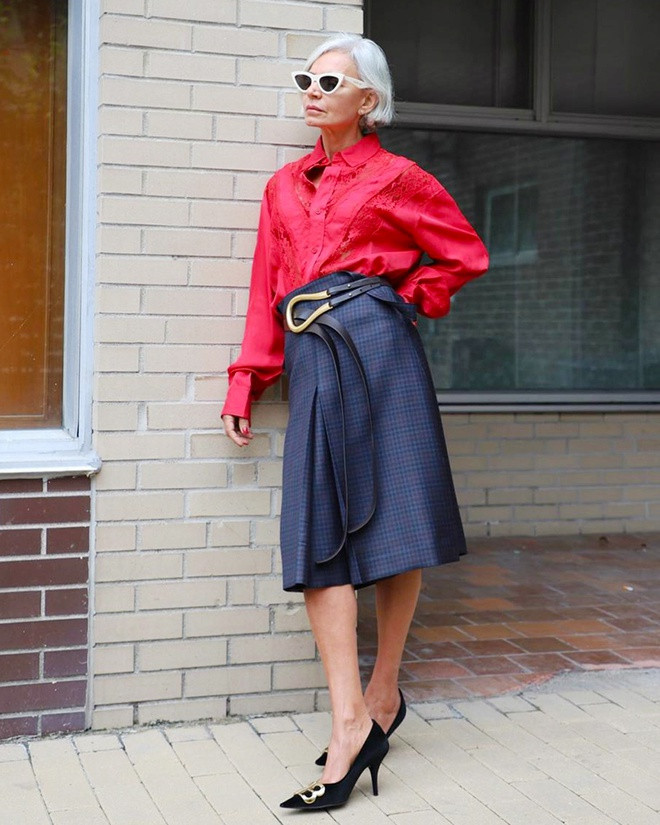 Bước sang tuổi U60 nhưng Grece Ghanem vẫn khiến nhiều bạn trẻ ghen tị, vì thần thái quyến rũ cùng phong cách thời trang đầy vẻ thời thượng.