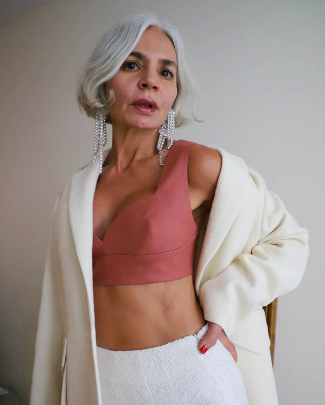 Grece Ghanem chính là minh chứng đúng nhất cho lời khẳng định: “Tuổi tác không quyết định phong cách thời trang của bạn”.