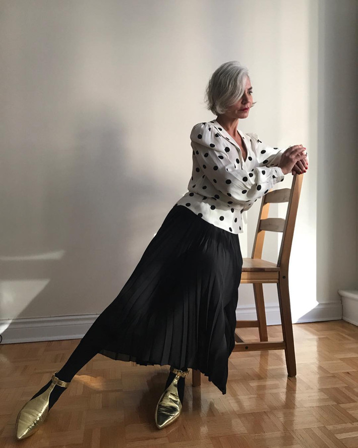 Trang phục của Grece Ghanem vô cùng thời thượng với việc chọn phom dáng cũng như màu sắc hài hòa.