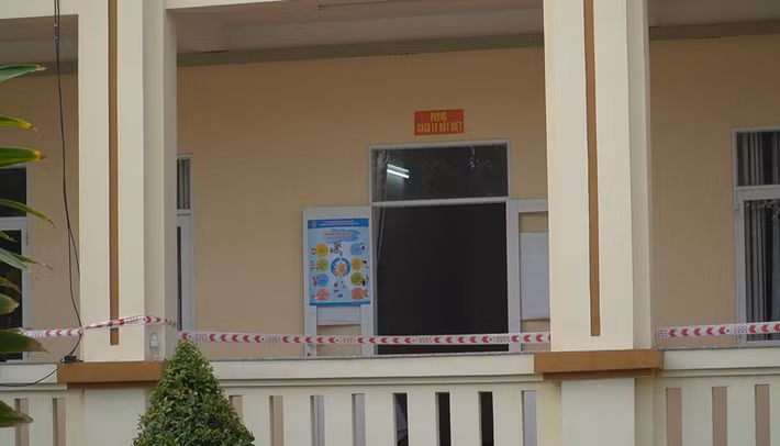 Tại khu cách ly đặc biệt của Sư đoàn 317, những vật tư, trang thiết bị, dụng cụ cá nhân dành cho người cách ly được bố trí khá đầy đủ. Ảnh: PLO.