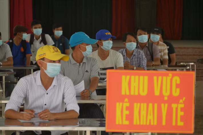 Khu cách ly tại Sư đoàn 317 có khả năng tiếp nhận 500 người nghi nghiễm COVID-19. Ảnh: Lao động.