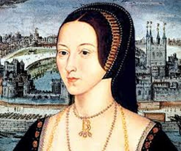 Không chỉ bị cáo buộc có quan hệ tình ái với cận vệ nam, hoàng hậu Anne Boleyn còn bị cho là có tình cảm loạn luân với em trai ruột là George Boleyn.