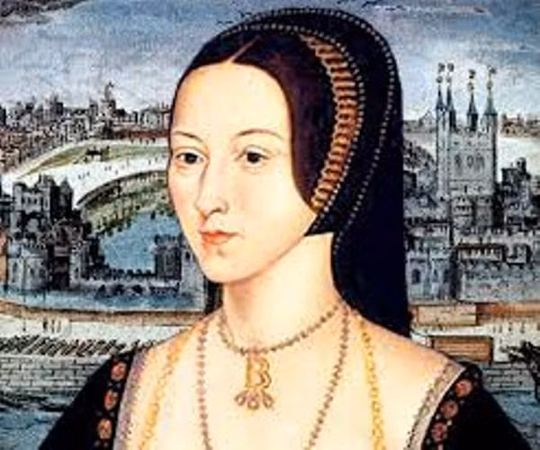 Trước khi trở thành hoàng hậu, Anne Boleyn là tình nhân của Vua Henry VIII. Khi ấy, nhà vua đã có hoàng hậu là Catherine xứ Aragon.