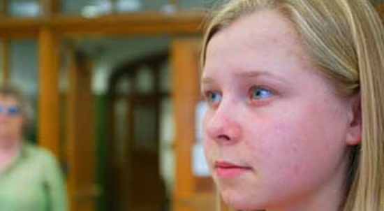 Demkina không có khả năng phi thường này ngay từ khi sinh ra. Trước năm 10 tuổi, cô gái người Nga này có đôi mắt bình thường như bao bạn bè đồng trang lứa.