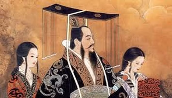 Tần Thủy Hoàng cũng trục xuất Triệu Cơ ra khỏi kinh thành và không cho mẹ trở về Hàm Dương cho tới khi chết.