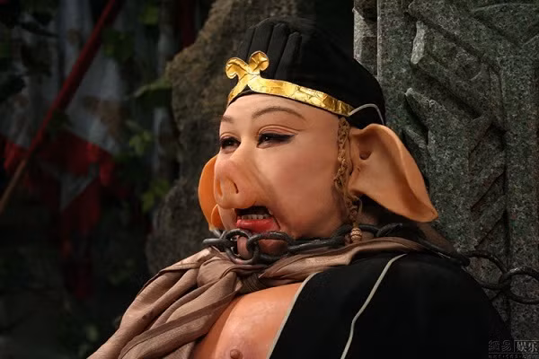 Trư Bát Giới rất thông thạo thủy chiến trong khi Tôn Ngộ Không khá yếu thế về lĩnh vực này.