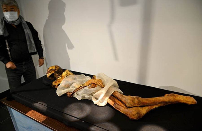 Nhờ lớp băng vĩnh cửu tại nơi chôn cất mà thi hài "Công chúa Altai" nguyên vẹn sau hàng ngàn năm. Nhờ vậy, các chuyên gia giải mã được những bí mật về cuộc đời của bà.