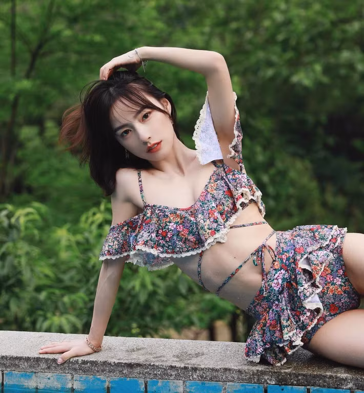 Nhiều người hâm mộ của hot girl nhận xét, chỉ cần nhìn Trần Ương diện đồ tập thôi, họ cũng vô cùng "đã mắt" rồi.