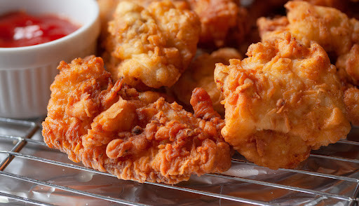 Những chất này sẽ làm mất cân bằng nội tiết tố, ảnh hưởng đến buồng trứng và tử cung, lâu dần sẽ khiến tế bào u xơ phát triển mạnh mẽ và nhanh chóng, tạo ra hậu quả khôn lường.