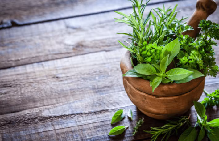 Loại cuối cùng là những loại thực phẩm chức năng, các loại thuốc dân gian. Ở đây lưu ý đặc biệt, nếu đã biết u xơ tử cung nhưng muốn dùng thuốc bắc để bồi bổ thì bệnh nhân phải đi khám bệnh tại nơi uy tín và trao đổi cụ thể với bác sĩ.
