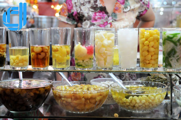 Chè hẻm có rất nhiều loại khác nhau từ đơn giản đến phức tạp. Có những loại chè rất cầu kỳ như: chè thịt quay, chè long nhãn …. Nhưng cũng có nhiều loại rất đơn giản như: chè đậu xanh, chè đậu đỏ, chè bắp, chè khoai. Ảnh: Internet.