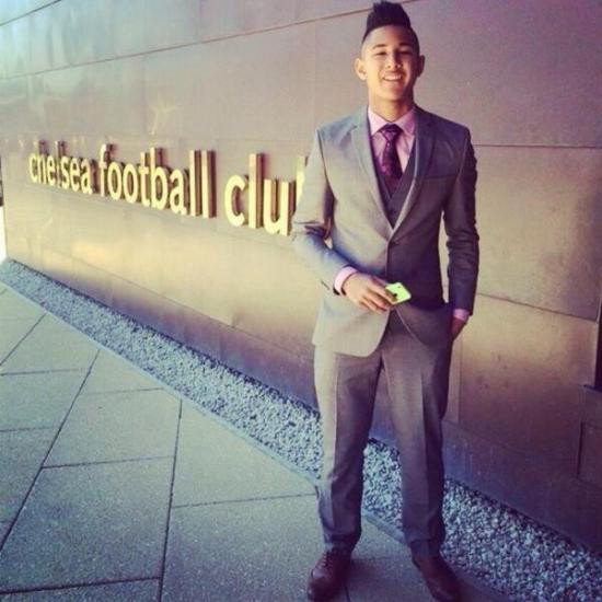 Qua trang phục, có thể thấy cầu thủ Brunei này rất yêu màu tím.