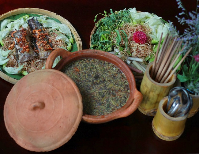 Lẩu bần Phù Sa: Trong các món ăn ngon ở Cần Thơ, có lẽ rất nhiều biết và rất ấn tượng với món Lẩu bần Phù Sa Cần Thơ với hương vị đồng quê dân dã.