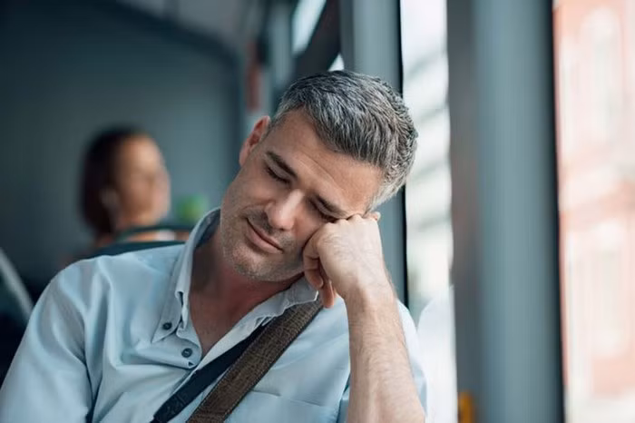 Mệt mỏi: Mệt mỏi rã rời, kiệt sức ngay cả khi đã nghỉ ngơi nhưng vẫn không cảm thấy khá hơn có thể là dấu hiệu của một số loại ung thư.
