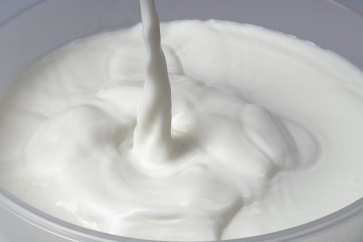 Sữa tách béo: Chuyên gia dinh dưỡng Jackica Ivey bổ sung sữa tách béo vào chế độ ăn uống hàng ngày. Lượng canxi đầy đủ là điều cần thiết để đảm bảo sức khỏe xương và răng lợi.