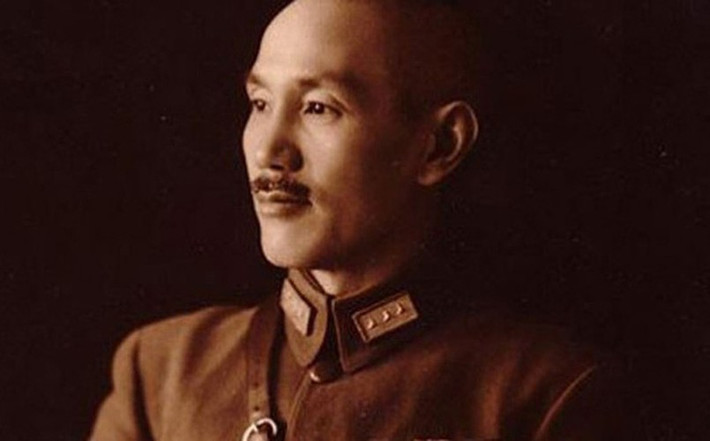 Tưởng Giới Thạch sở hữu gia sản khổng lồ. Vì vậy, khi biết được có những cổ vật quý giá có niên đại hàng trăm, hàng ngàn năm tuổi, Tưởng Giới Thạch không tiếc tiền để sở hữu chúng.