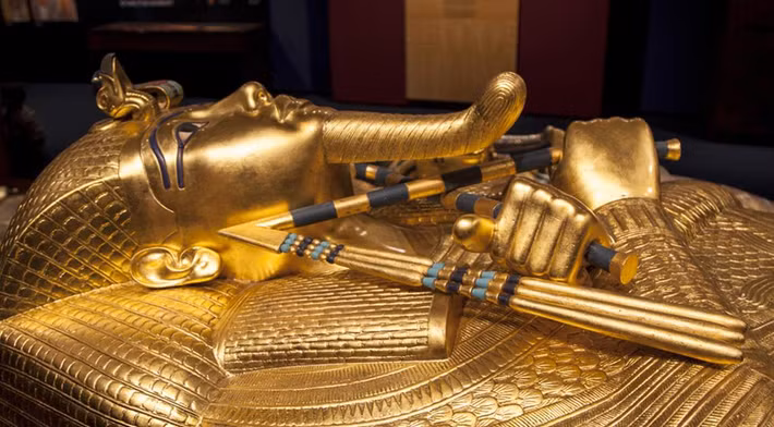 Trong những thập kỷ gần đây, lời nguyền xác ướp Ai Cập khiến nhiều người lo lắng sợ hãi. Mỗi khi xác ướp của vua chúa và hoàng tộc ở Ai Cập cổ đại được tìm thấy khiến nhiều người lo sợ sẽ "đánh thức" lời nguyền khiến nhiều người bỏ mạng.