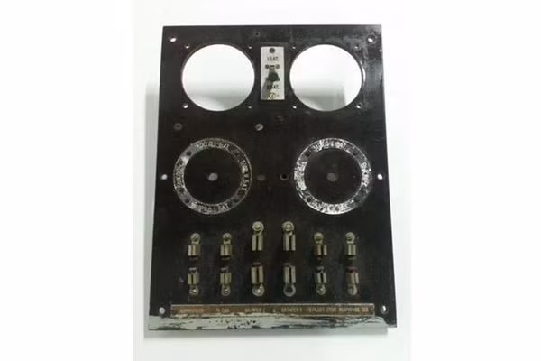 Đến nay, nguyên nhân khiến tàu ngầm K-129 gặp nạn vẫn chưa được làm sáng tỏ. Một giả thuyết cho rằng, người ngoài hành tinh có thể chính là thủ phạm gây ra vụ đắm tàu này. Sinh vật ngoài Trái đất sở hữu công nghệ cực hiện đại nên có thể khiến tàu ngầm K-129 gặp nạn mà không để lại dấu vết nào.