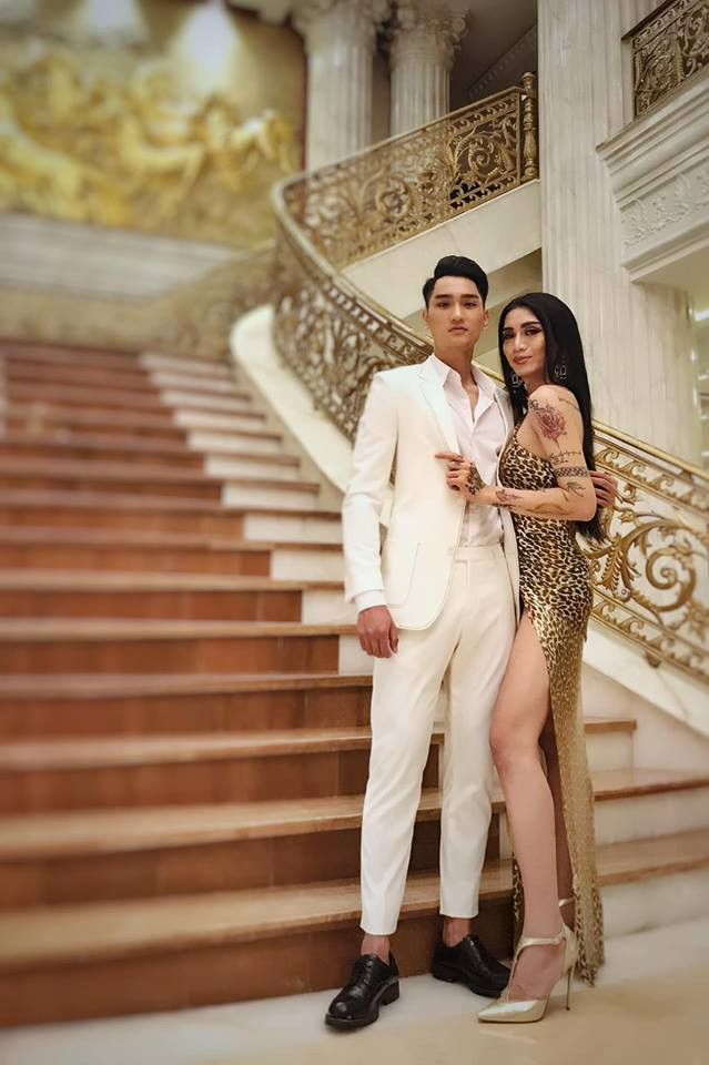 BB Trần diện chiếc váy họa tiết da báo với những đường cắt xẻ gợi cảm.