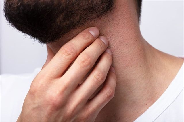 U cục bất kỳ loại nào: Bạn không nên bỏ qua bất kỳ thay đổi mới hoặc đáng ngờ nào thấy trên cơ thể, đặc biệt là u cục. Bất kỳ khối u, nốt ruồi hoặc tổn thương mới trên cơ thể đều cần được bác sĩ kiểm tra ngay lập tức bởi nếu đó là một dấu hiệu ung thư, thì việc phát hiện và điều trị sớm chính là chìa khóa để có kết quả tốt hơn.