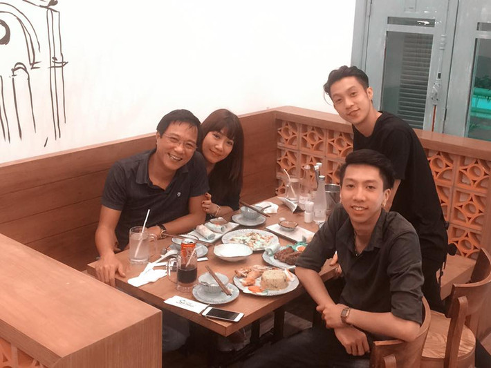 Vợ hai của anh rất thân với các con trai.