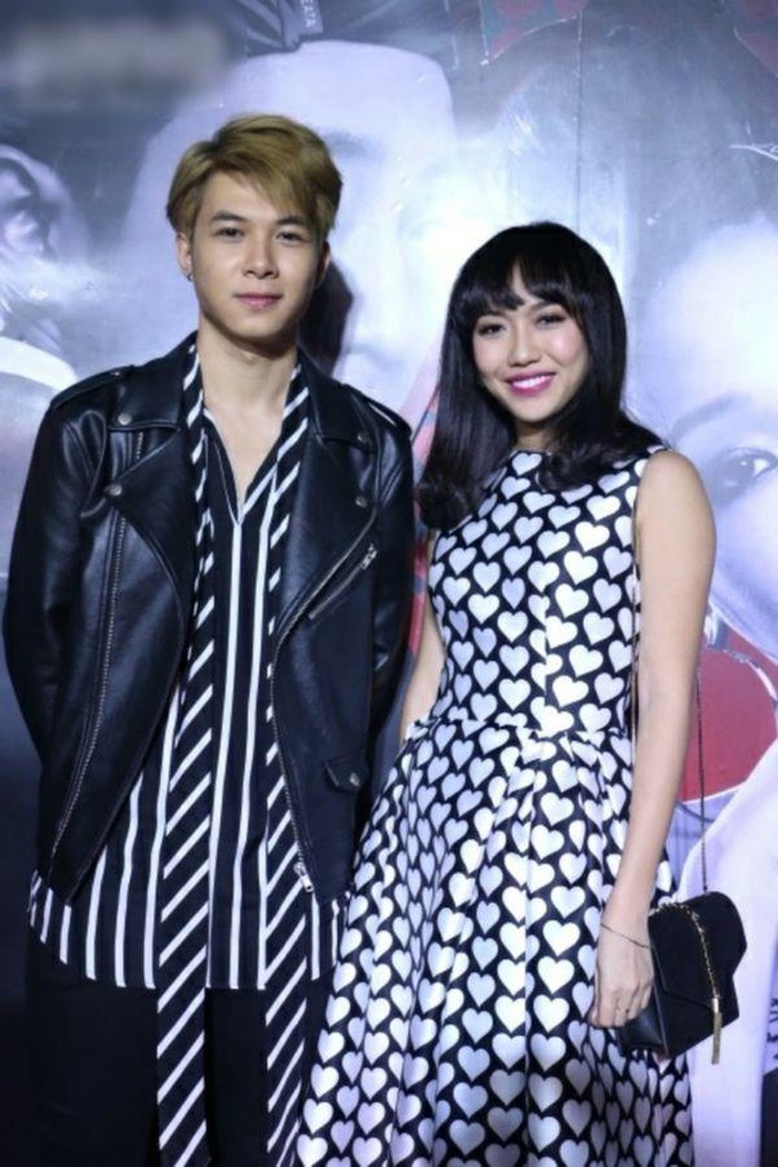 Dù không mặc đồ đôi nhưng Diệu Nhi và Anh Tú vẫn mặc trang phục cùng màu.