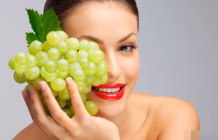 Hỗ trợ hệ tiêu hóa: Nho sở hữu nhiều chất xơ, hợp chất đóng vai trò vô cùng quan trọng giúp duy trì hệ tiêu hóa hoạt động bình thường. Ăn nho mỗi ngày giúp bạn có quá trình tiêu hóa khỏe mạnh và hỗ trợ khắc phục các vấn đề như táo bón.