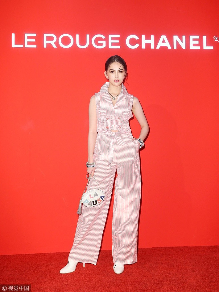 Bên cạnh việc chăm sóc da tỉ mỉ ban ngày, Côn Lăng còn chú trọng dưỡng ẩm vào ban đêm. Cộng thêm vào đó, bà xã Châu Kiệt Luân duy trì đắp mặt nạ và mát-xa da thường xuyên để da được nghỉ ngơi, thư thái, nhanh hồi phục trạng thái tốt nhất. Ảnh: Internet.