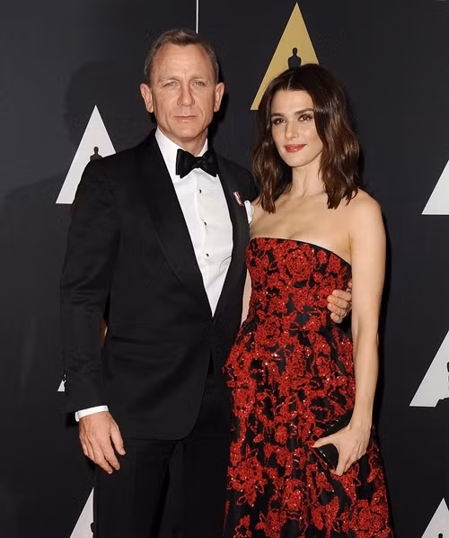 Nổi danh đào hoa cả trên phim lẫn ngoài đời song khi gặp Rachel Weisz, “điệp viên 007” Daniel Craig như thể đã tìm thấy tình yêu đích thực của đời mình, nữ diễn viên Rachel Weisz với làn da và sắc vóc rạng rỡ .