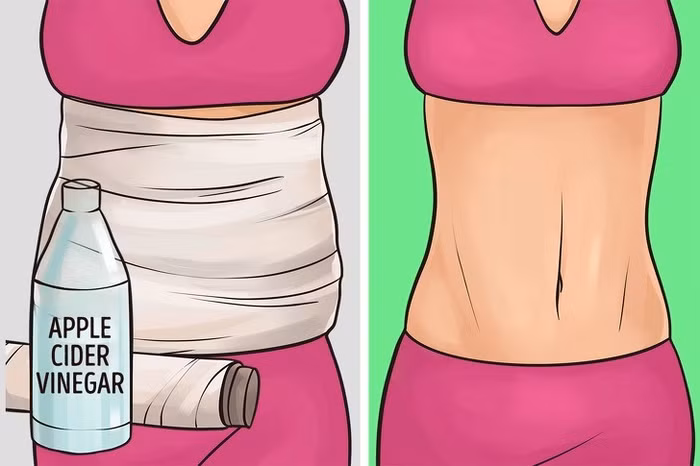 Giảm mỡ bằng giấm táo: Giấm táo giàu vitamin và khoáng chất, có khả năng tăng cường lưu thông máu, cải thiện độ đàn hồi cho da và đốt cháy mỡ thừa. Cách làm: Pha loãng giấm táo, thoa đều lên da và massage nhẹ nhàng. Quấn màng bọc nilon vài giờ đồng hồ hoặc qua đêm. Đối với làn da nhạy cảm, không nên áp dụng cách này.